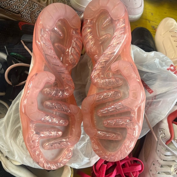 Chic Pink and Cream Knit Sneakers Nike Vapormax Flyknit New - Picture 6 of 7